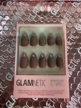 GLAMnetic Short Almond Press-On Nails in Taupe Brown